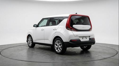 Snow White Pearl 2025 Kia Soul LX