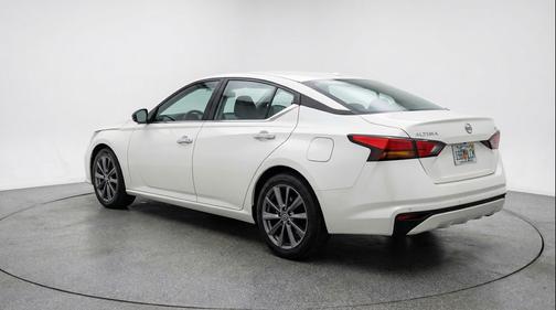 Glacier White 2025 Nissan Altima SV FWD