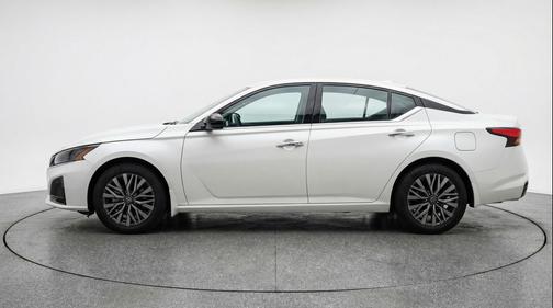Glacier White 2025 Nissan Altima SV FWD