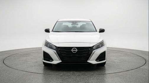 Glacier White 2025 Nissan Altima SV FWD
