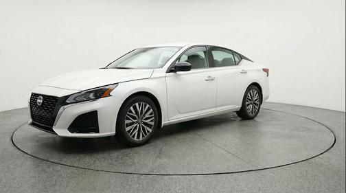 Glacier White 2025 Nissan Altima SV FWD