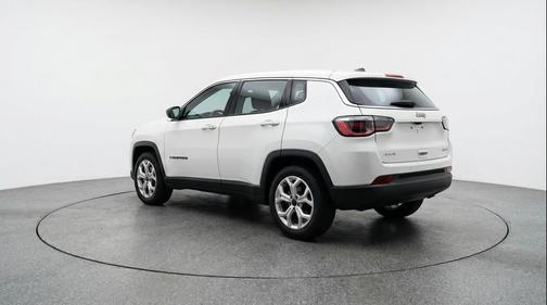 Bright White Clearcoat 2025 Jeep Compass Latitude