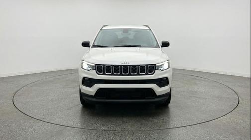 Bright White Clearcoat 2025 Jeep Compass Latitude