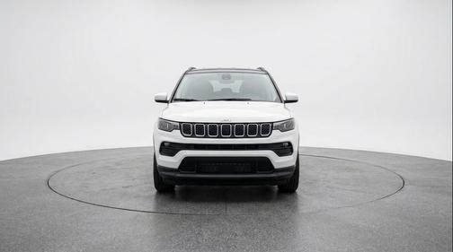 Bright White Clearcoat 2025 Jeep Compass Latitude