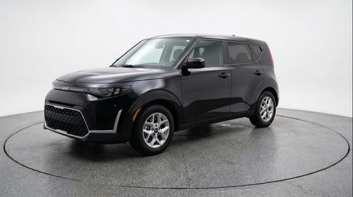 Fusion Black 2025 Kia Soul LX