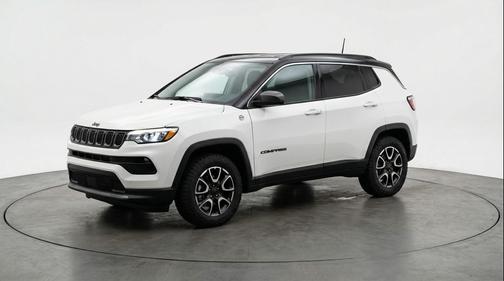 Bright White Clearcoat 2025 Jeep Compass Trailhawk