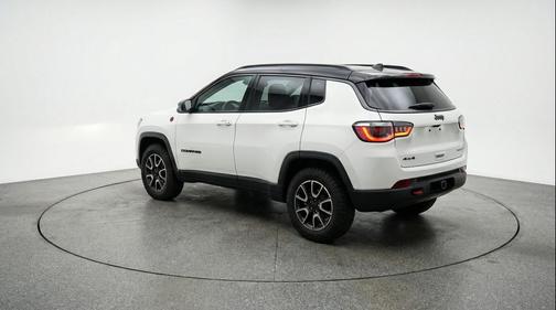 Bright White Clearcoat 2025 Jeep Compass Trailhawk