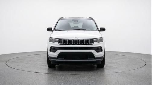 Bright White Clearcoat 2025 Jeep Compass Latitude