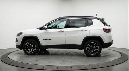 Bright White Clearcoat 2025 Jeep Compass Trailhawk