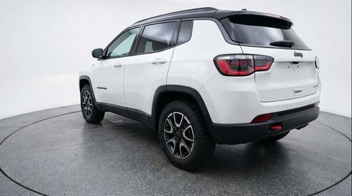 Bright White Clearcoat 2025 Jeep Compass Trailhawk