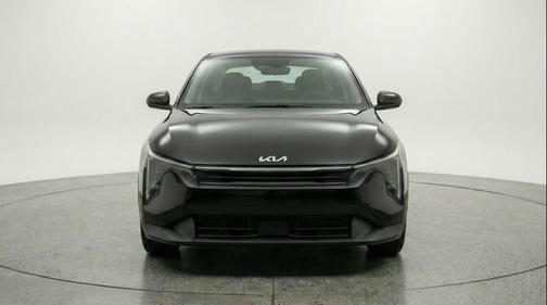 Aurora Black Pearl 2025 Kia K4 LXS