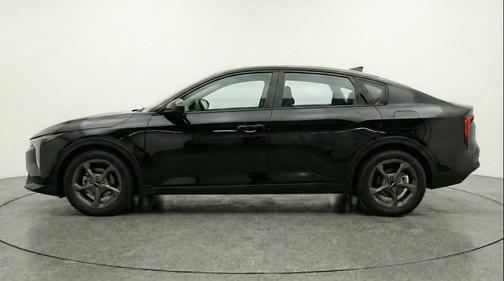 Aurora Black Pearl 2025 Kia K4 LXS