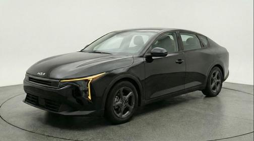Aurora Black Pearl 2025 Kia K4 LXS