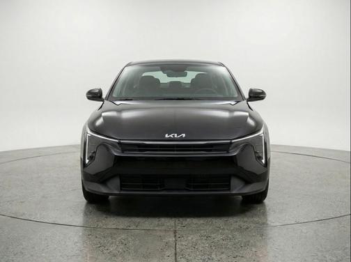 Aurora Black Pearl 2025 Kia K4 LXS
