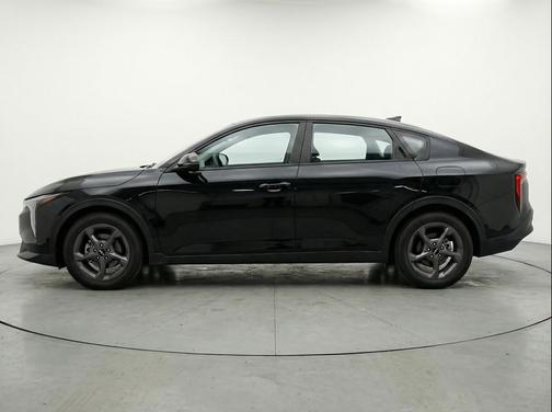 Aurora Black Pearl 2025 Kia K4 LXS