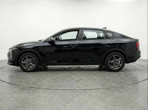 Aurora Black Pearl 2025 Kia K4 LXS