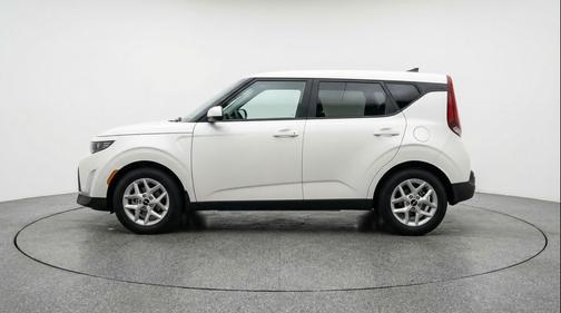 Snow White Pearl 2025 Kia Soul LX