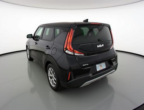 Fusion Black 2025 Kia Soul LX