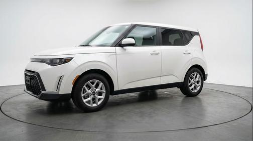 Snow White Pearl 2025 Kia Soul LX