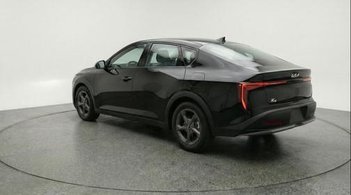 Aurora Black Pearl 2025 Kia K4 LXS