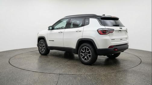 Bright White Clearcoat 2025 Jeep Compass Trailhawk