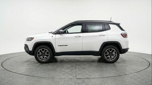 Bright White Clearcoat 2025 Jeep Compass Trailhawk