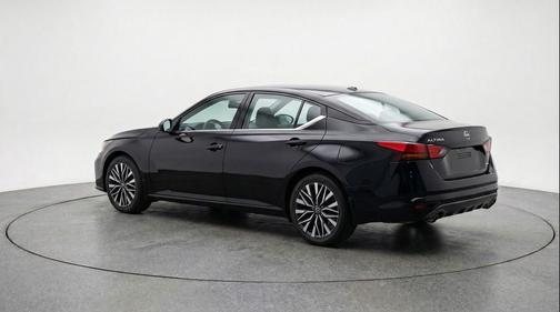Super Black 2026 Nissan Altima SV FWD