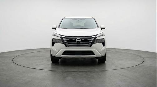 Everest White Pearl Tricoat 2025 Nissan Rogue SV
