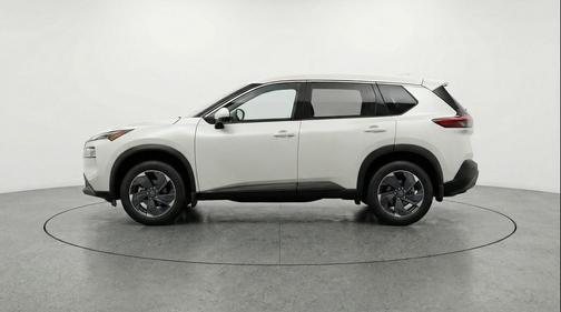 Everest White Pearl Tricoat 2025 Nissan Rogue SV