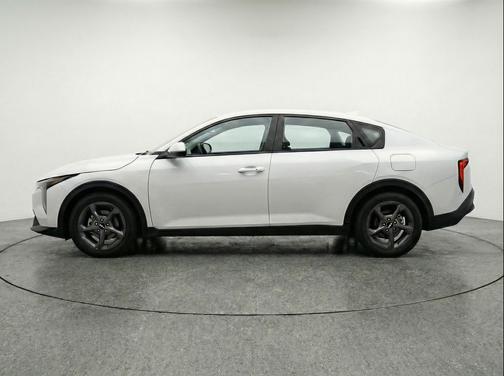 Snow White Pearl 2025 Kia K4 LXS