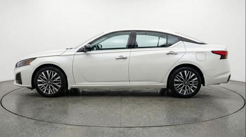 Glacier White 2025 Nissan Altima SV FWD