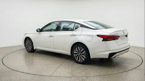 Glacier White 2025 Nissan Altima SV FWD