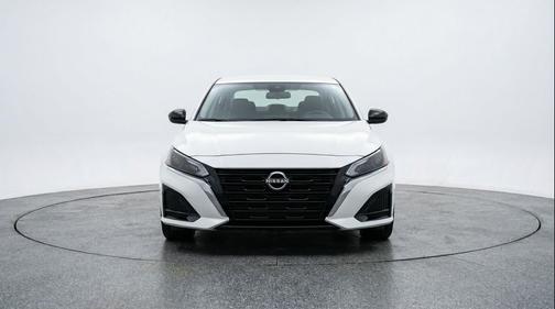 Glacier White 2025 Nissan Altima SV FWD