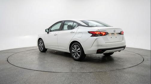 Aspen White Tricoat 2025 Nissan Versa 1.6 SV