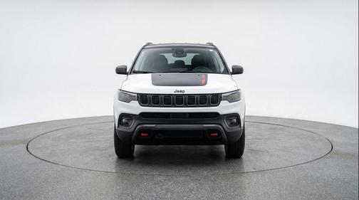 Bright White Clearcoat 2025 Jeep Compass Trailhawk