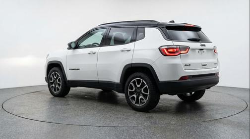 Bright White Clearcoat 2025 Jeep Compass Trailhawk