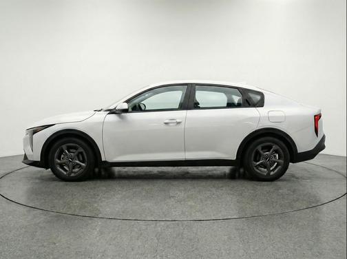 Snow White Pearl 2025 Kia K4 LXS