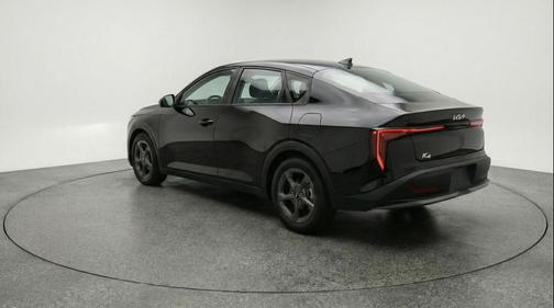 Aurora Black Pearl 2025 Kia K4 LXS