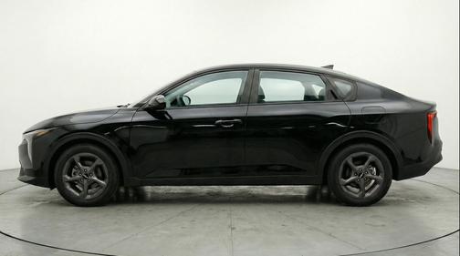 Aurora Black Pearl 2025 Kia K4 LXS