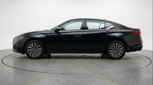 Super Black 2025 Nissan Altima SV FWD