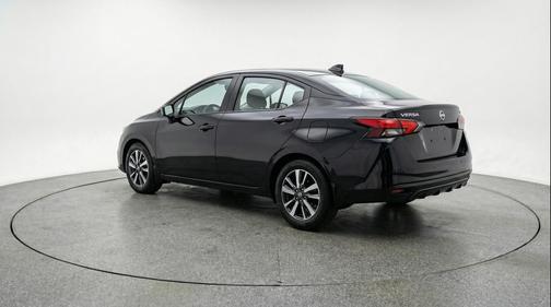 Super Black 2025 Nissan Versa 1.6 SV