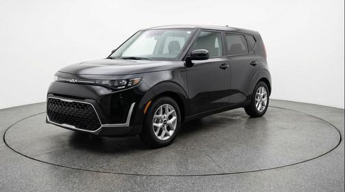 Fusion Black 2025 Kia Soul LX