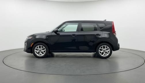 Fusion Black 2025 Kia Soul LX