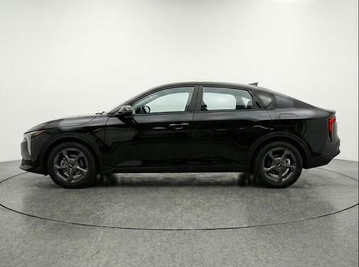Aurora Black Pearl 2025 Kia K4 LXS