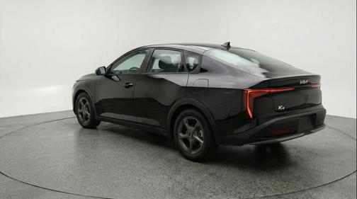 Aurora Black Pearl 2025 Kia K4 LXS