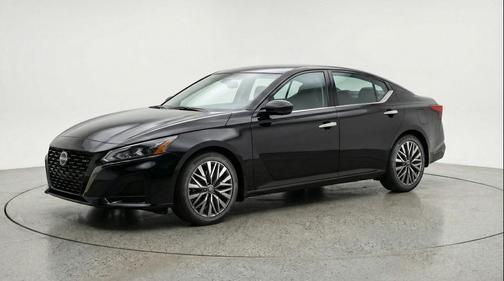 Super Black 2025 Nissan Altima SV FWD