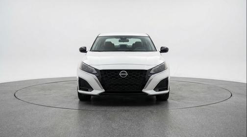 Glacier White 2025 Nissan Altima SV FWD