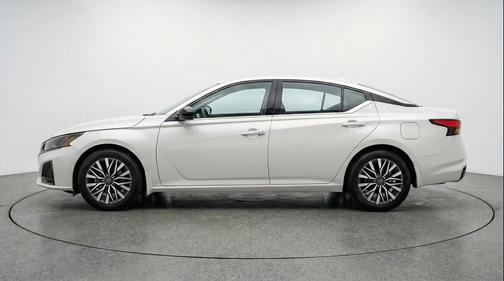 Glacier White 2025 Nissan Altima SV FWD