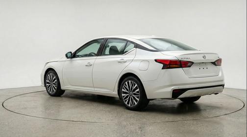 Glacier White 2025 Nissan Altima SV FWD