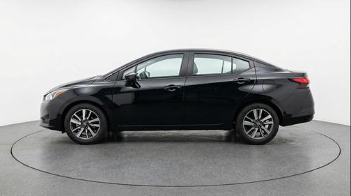 Super Black 2025 Nissan Versa 1.6 SV